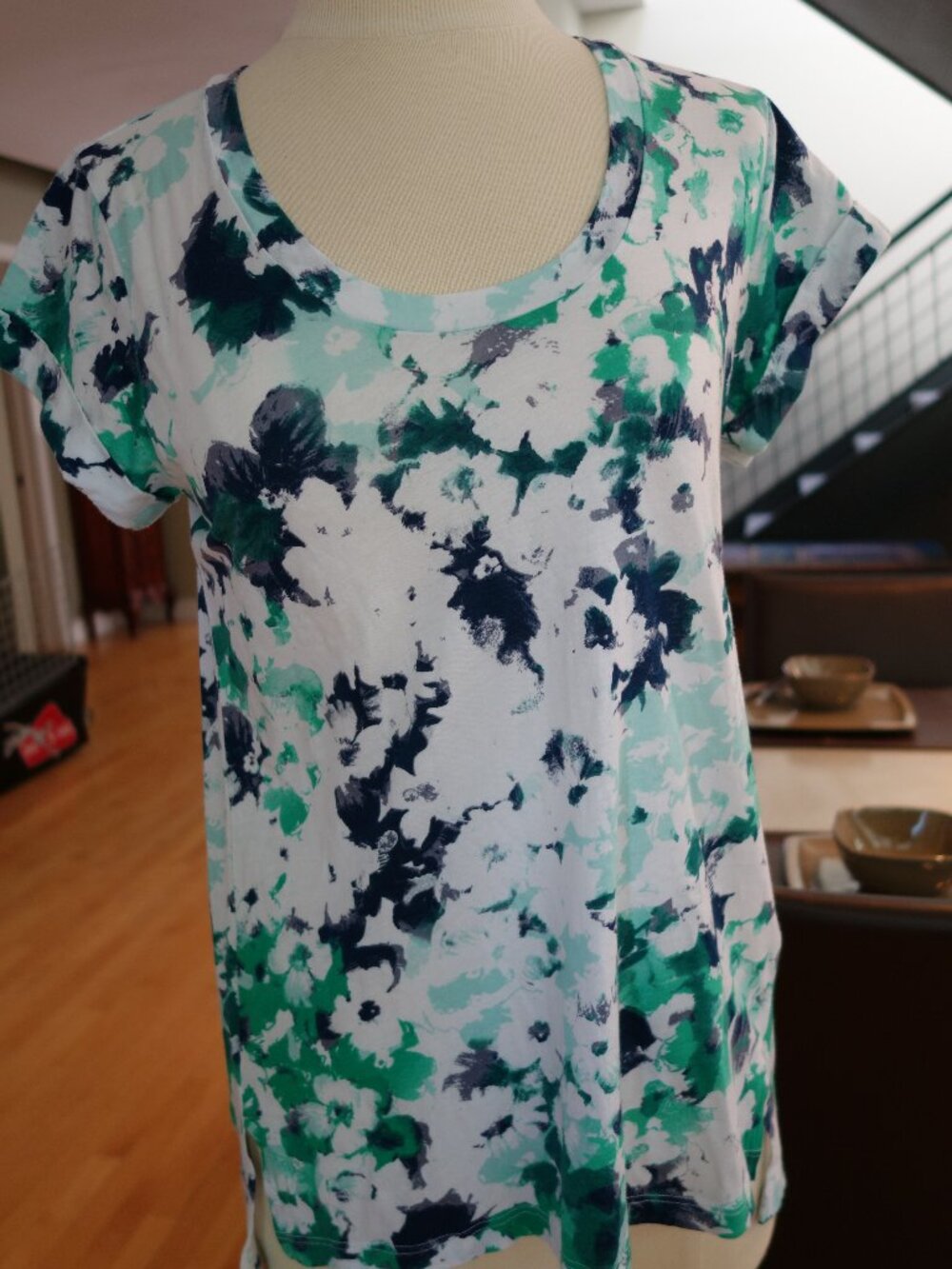 NWOT! Splendid scoop neck rolled sleeve top/tee shirt floral print size XS $85
